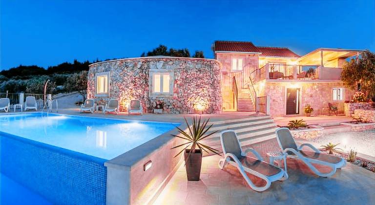 Villa with pool in Supetar