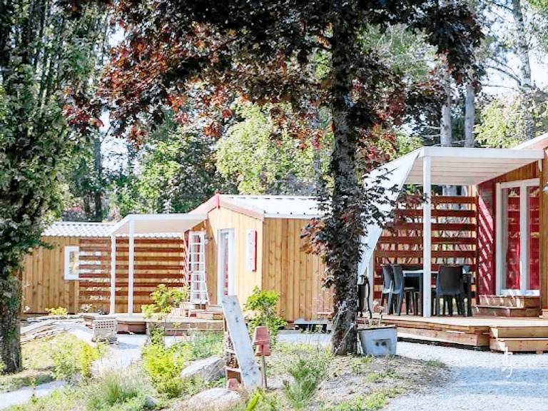 Chalet with terrace & heated pool — photo 3