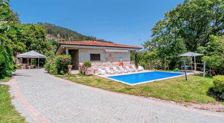 Fully equipped villa with private pool, barbeque & yard | Pet-friendly — photo 4
