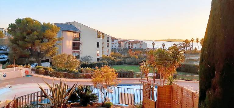 Family-friendly wonderful holiday apartment with pool | Next to the beach | Pet-friendly in Toulon