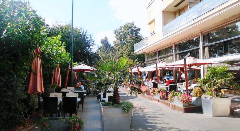 Rental apartment with yard — photo 3