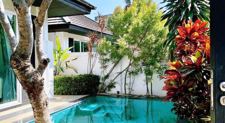 Lovely villa with pool & hot tub | Pet-friendly — photo 5