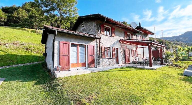 Vacation home with patio & yard in Bellinzona