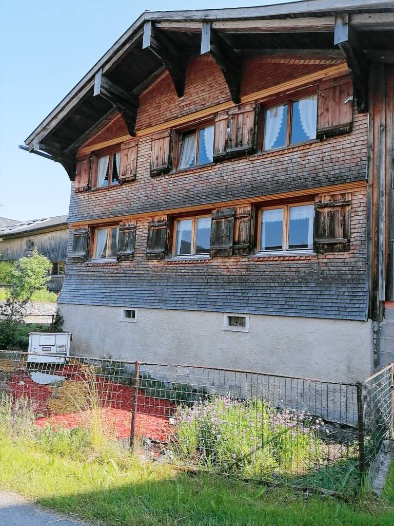 Apartment 'Ferienwohnung In Altem Bauernhaus' with Mountain View, Private Garden and Wi-Fi in Bregenz