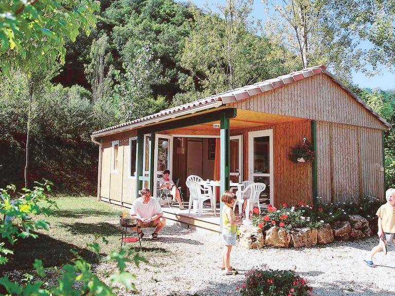 Chalet with patio & heated pool — photo 4