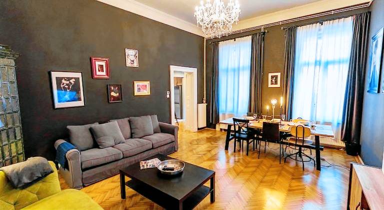 R38 - Artists luxury home — photo 2