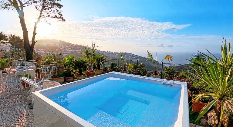 Villa with hot tub, garden & terrace — photo 3