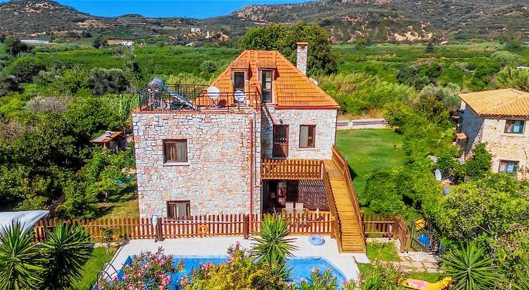 Villa with pool & jacuzzi — photo 5