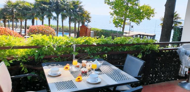 Child-friendly holiday apartment with terrace | Beach nearby | Pets allowed in San Felice del Benaco