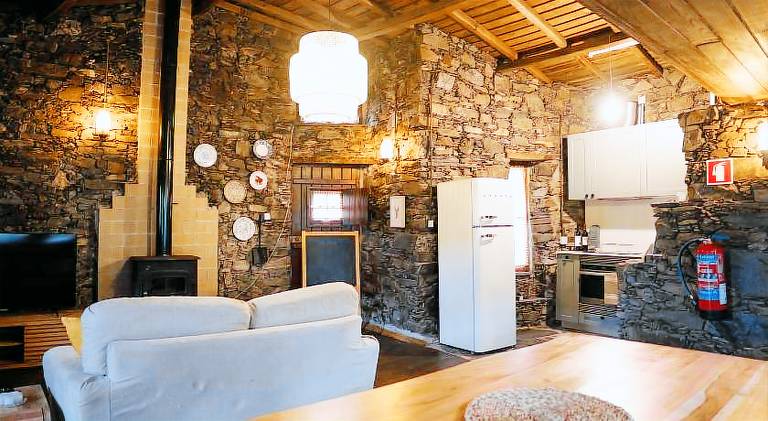 Vacation home with patio | Pet-friendly — photo 5