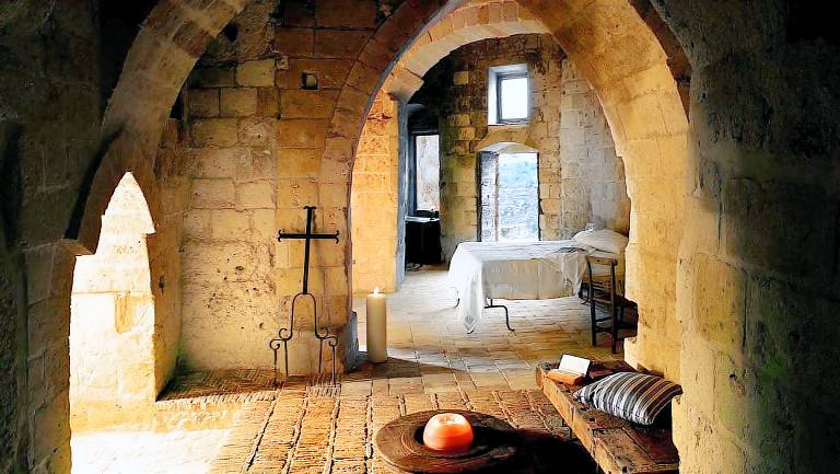Family-Friendly Cave Suite Rental in Ancient Town of Basilicata Region, Italy — photo 3