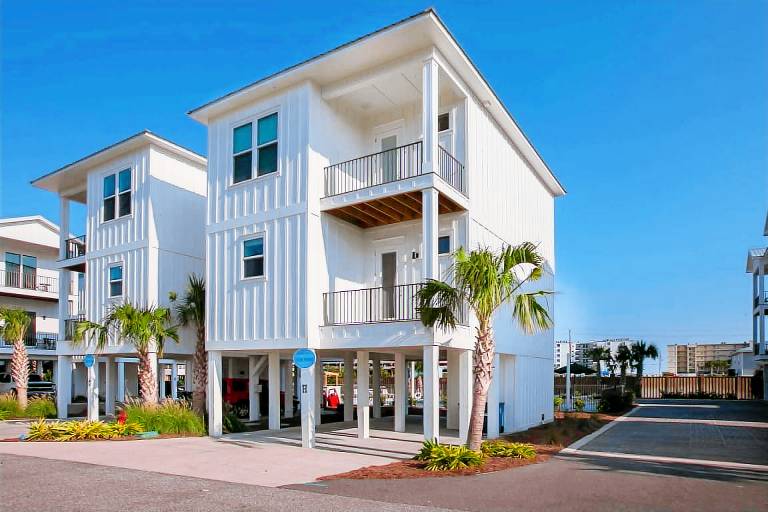 The Salty Unicorn Cottage Pet-Friendly Heated & Cooled Pool in Al