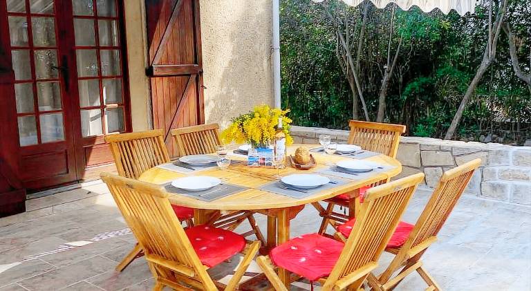 Fully equipped wonderful vacation home with patio, hot tub & garden | Pets are welcome in Bandol