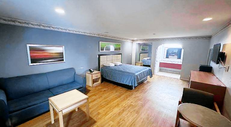 Mustang Inn and Suites — photo 3