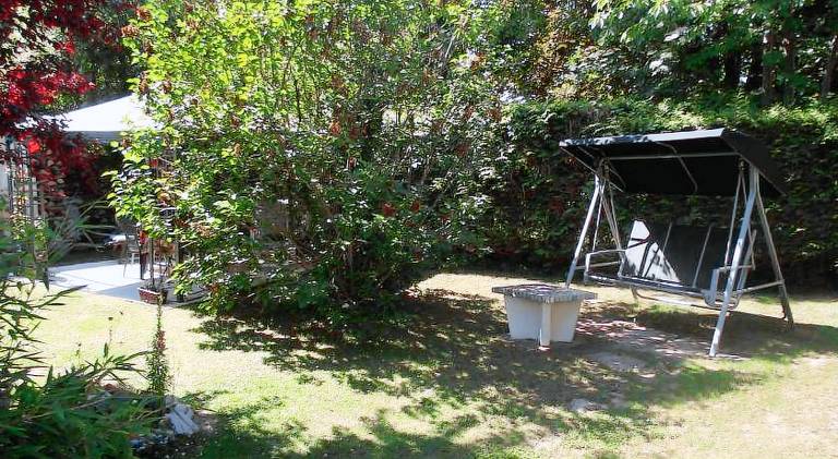 Apartment with patio & yard — photo 4