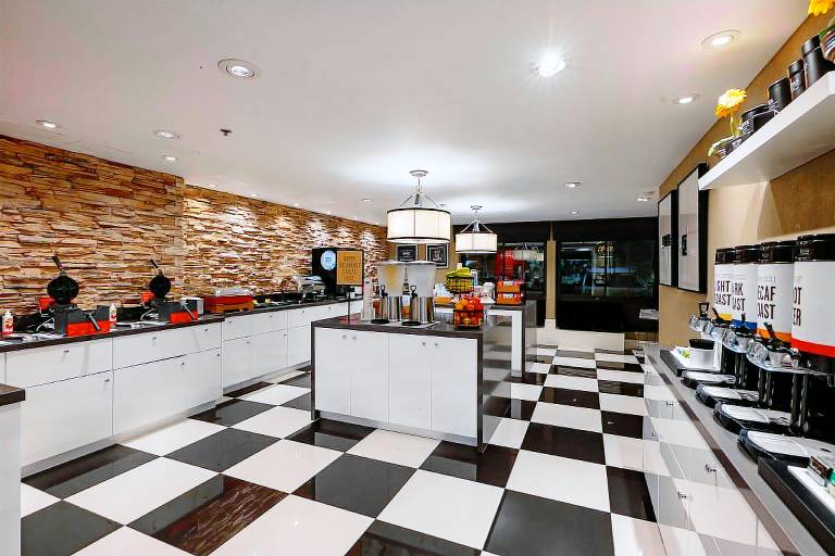 Hampton Inn San Diego-Kearny Mesa — photo 3