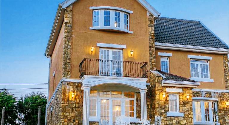 280 m&sup2; Villa