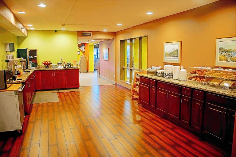 Americas Best Value Inn & Suites Anchorage Airport — photo 3