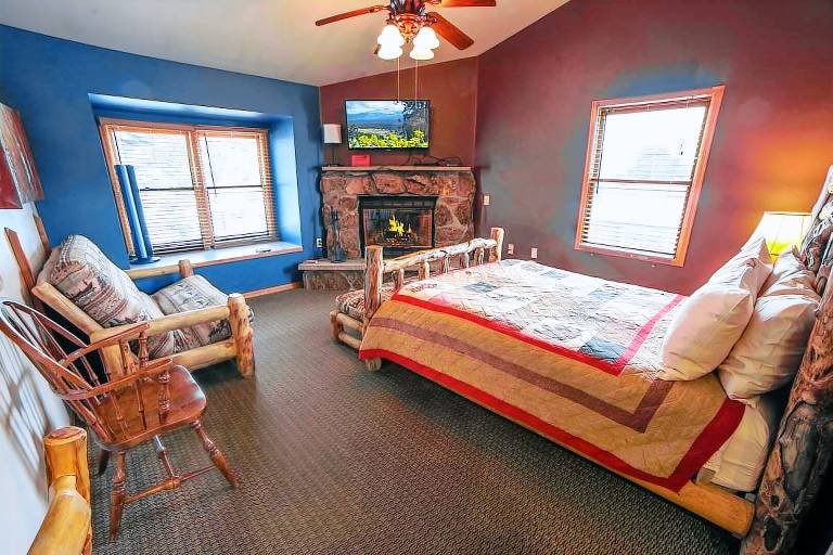 Lazy R Cottages: 18 in Estes Park, CO