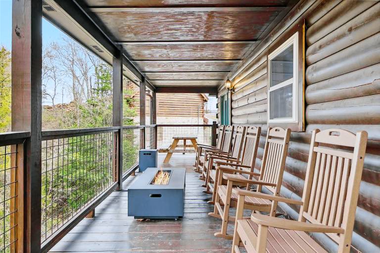 3 Little Bears: Experience Luxury Just Minutes from Top Attractions – Private Indoor Pool, Hot Tub — photo 4