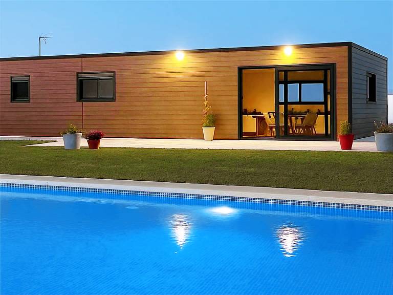 Fully equipped cottage with patio, barbecue & private pool | Pets allowed — photo 2