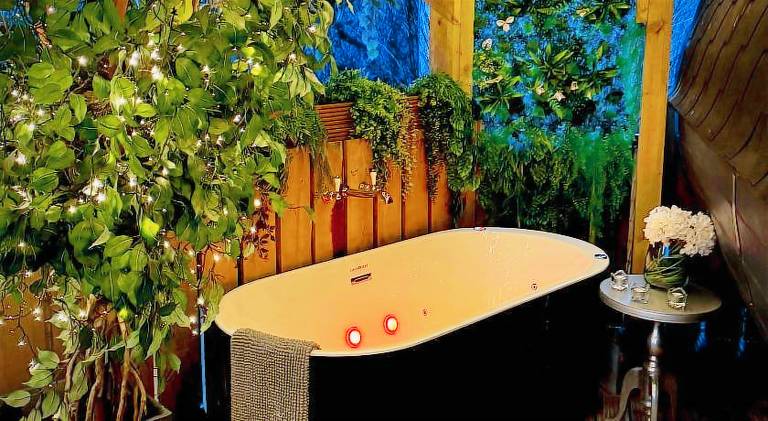 Loch Lomond Hideaways- Luxury Cabins with Jacuzzi Hot Tubs for Two — photo 4