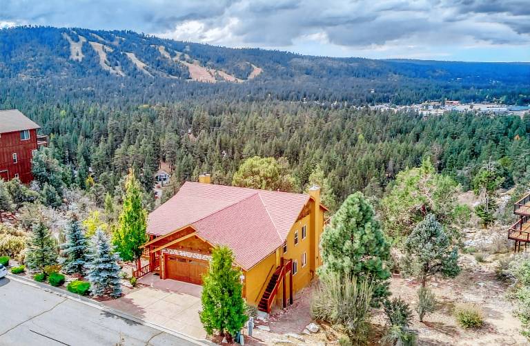 Hut Big Bear Lake