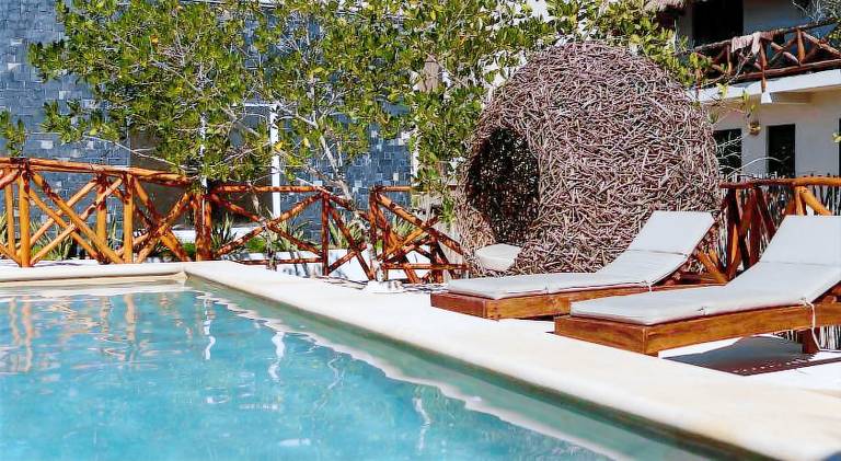 Serviced apartment with patio & pool — photo 3