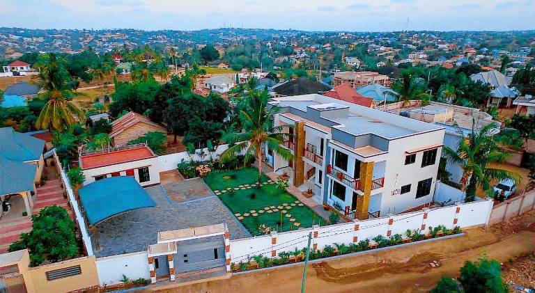 Lovely holiday apartment with yard & barbeque | Good for workation | Pet-friendly in Dar es Salaam