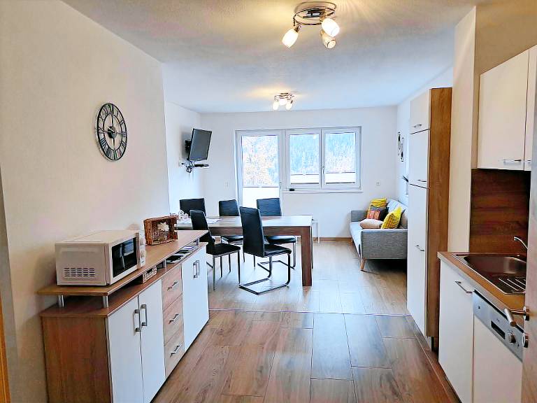 Rental apartment with 3 rooms for 6 persons — photo 2