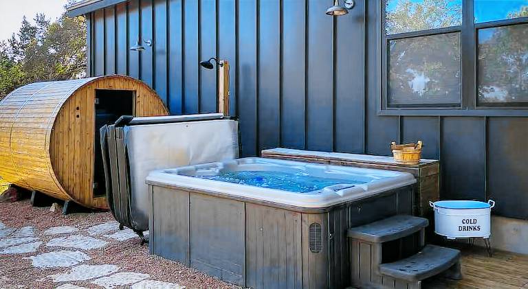 House with sauna & jacuzzi in Blanco, TX