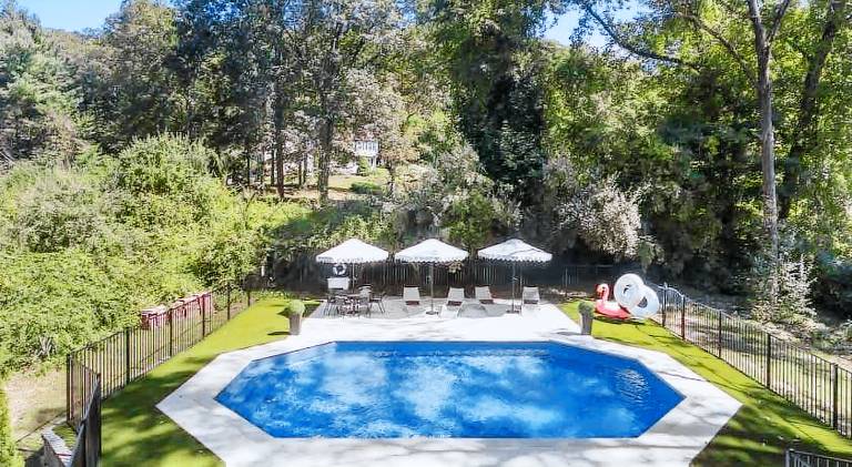 Nice house with pool | Dogs allowed in Fairfield, CT