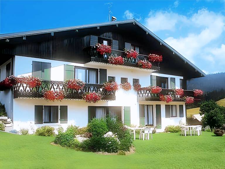 Chalet with garden | Ski nearby | Pets allowed in Les Gets