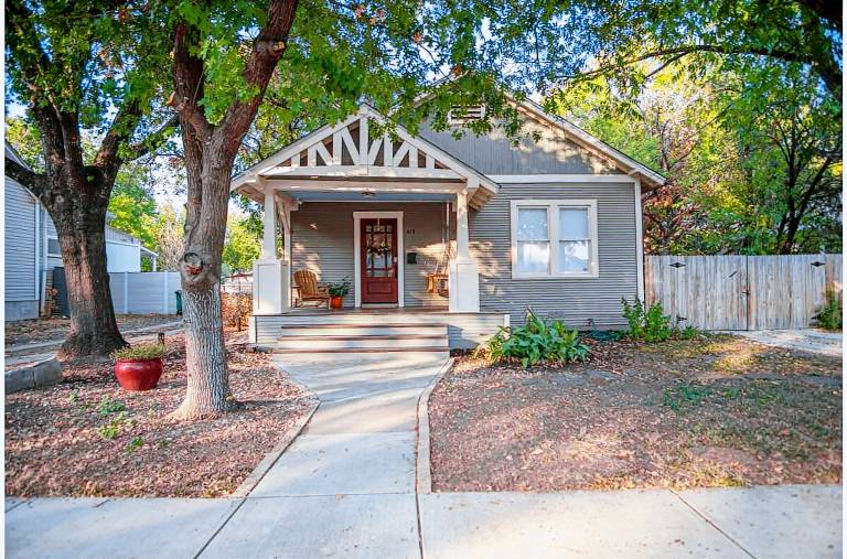 Chic Downtown Farmhouse with Garden and BBQ Grill