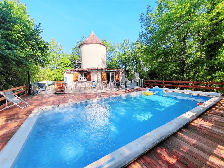 Fully equipped vacation home with pool, BBQ & patio | Garden view | Pet-friendly in Libourne