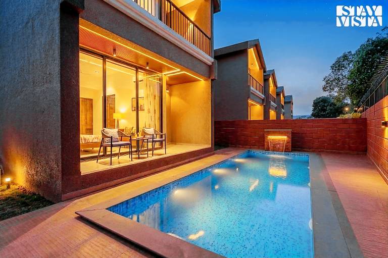 372 m&sup2; Villa