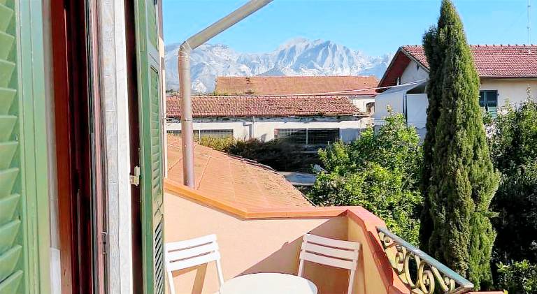 Joe's apartments in Carrara