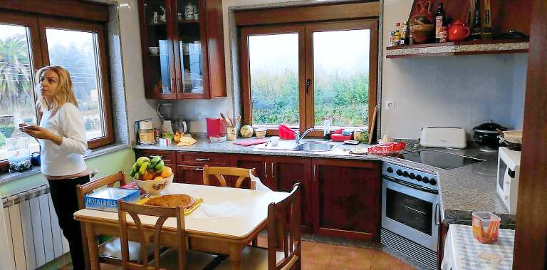 Casa con chimenea interior y calefacci&oacute;n