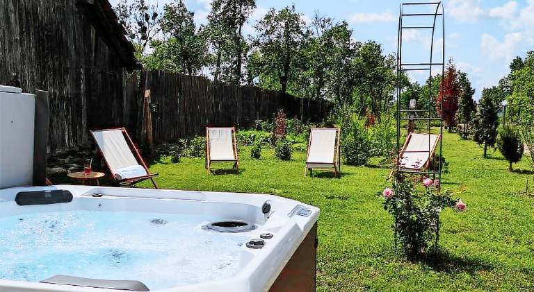 Serviced apartment with jacuzzi, garden & sauna | Pets allowed — photo 2