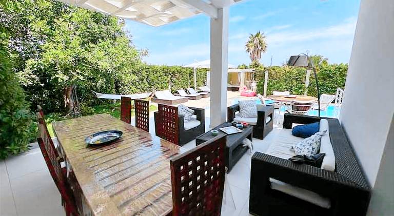Villa with pool — photo 4