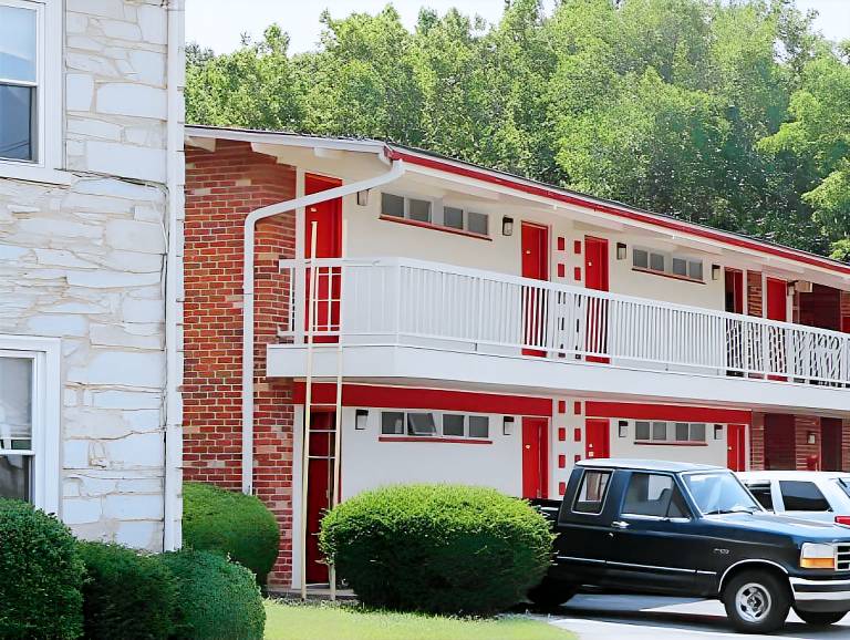 Hometown Inn Staunton — photo 3