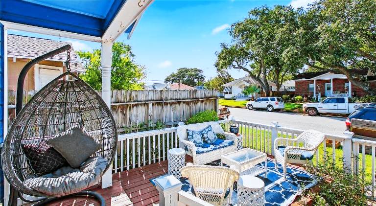 Vacation home with yard, hot tub & private pool in Galveston, TX