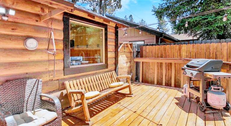 Chalet with hot tub — photo 5