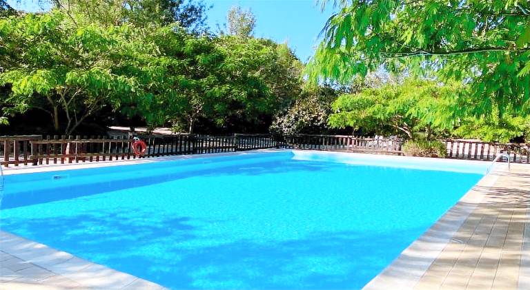 Serviced apartment with pool, BBQ & garden — photo 2
