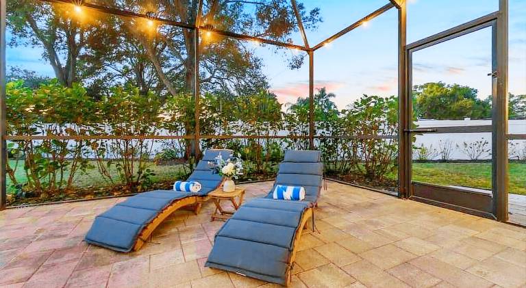Villa with pool & hot tub — photo 4