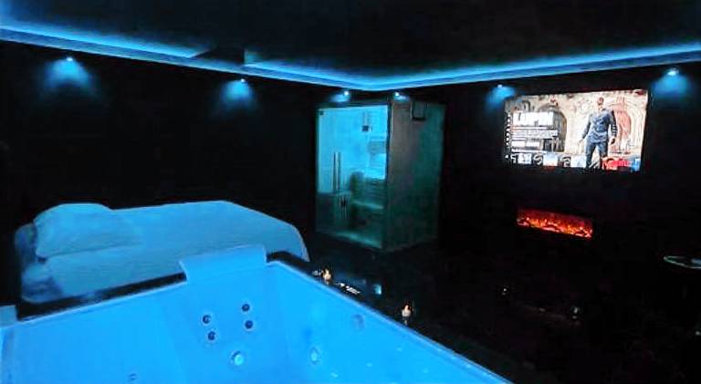 La Suite Prestige Jacuzzi, Sauna, Netflix, Disney — photo 4