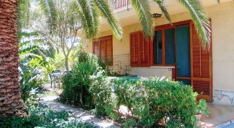 Sea View Garden Beach Home in Cefalù