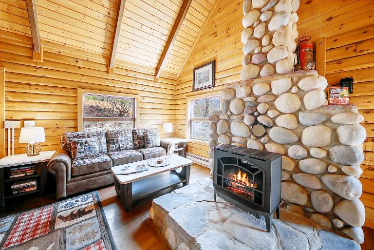 Family-Friendly Blowing Rock Retreat Fire Pit, Game Room, & Cozy Mountain Views — photo 5