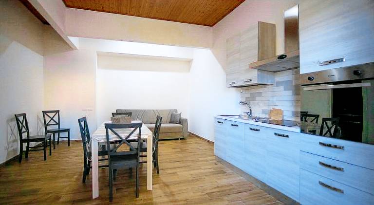 Holiday apartment with yard & grill — photo 3