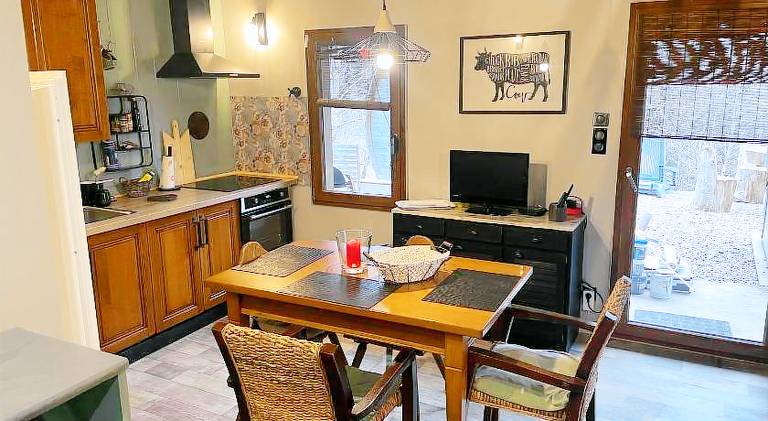 Chalet with hot tub — photo 4